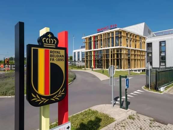 Martins red hotel 23062813202059